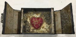 Sharon Fingold - Heart box open (2019)